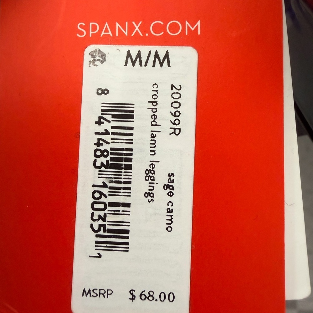 Spanx Look At Me Now Seamless Cropped Leggings Medium NWT - Picture 3 of 4